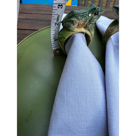 Frog Napkin Rings, Green Carved Wood Look, Set of 2, Table Decor, vintage - Picture 2 of 6